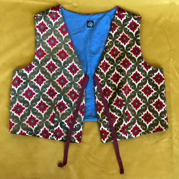 Handmade tie front vest made from vintage fabric - Picture 6 of 9